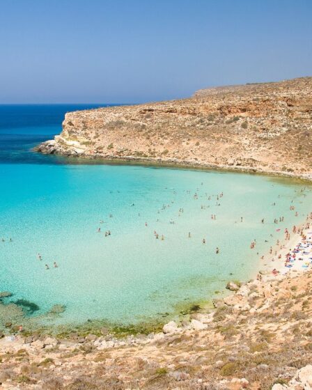spiaggia conigli lampedusa